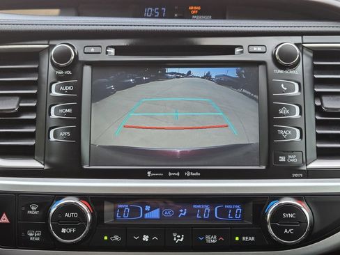Used 2017 Toyota Highlander XLE FWD image 7