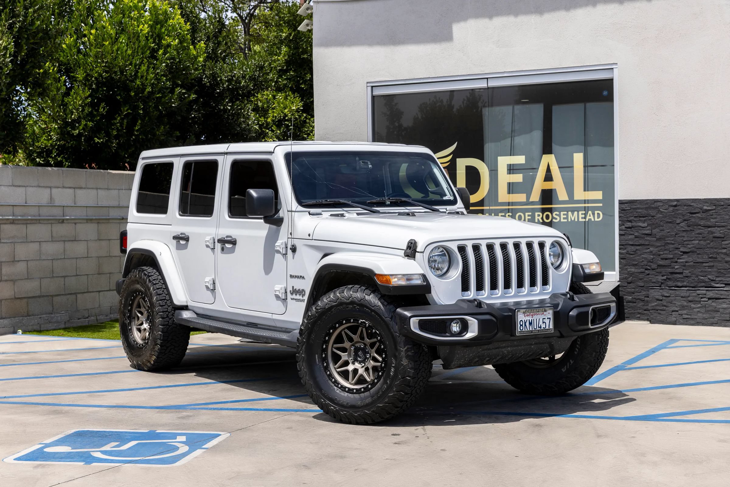Used 2019 Jeep Wrangler Unlimited Sahara AWD/4WD image 2