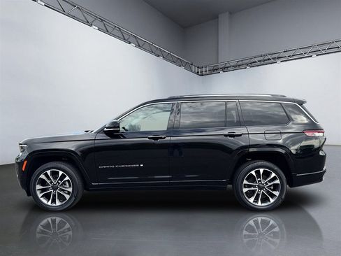 Used 2021 Jeep Grand Cherokee L Overland w/ Luxury Tech Group IV AWD/4WD image 2