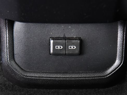 Used 2022 Toyota Highlander LE AWD/4WD image 37