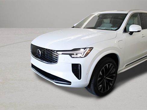 New 2026 Volvo XC90 T8 Plus image 28