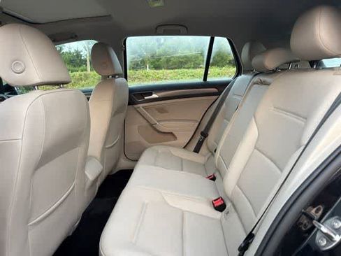 Used 2019 Volkswagen Golf SE FWD image 16