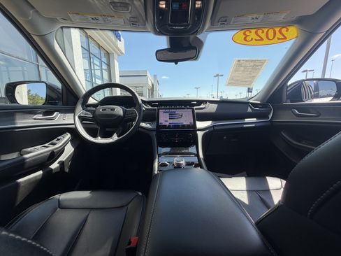 Used 2023 Jeep Grand Cherokee L Limited AWD/4WD image 30