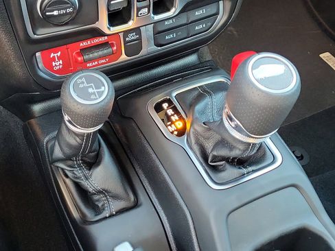 New 2025 Jeep Gladiator Mojave w/ Steel Bumper Group image 16