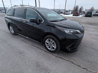 Used 2025 Toyota Sienna XLE video 1