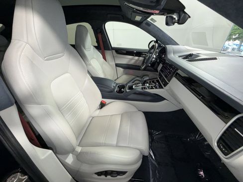 Used 2023 Porsche Cayenne Platinum Edition AWD/4WD image 27