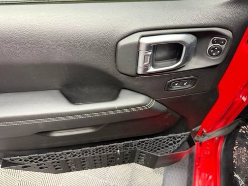 Used 2020 Jeep Wrangler Unlimited Sahara AWD/4WD image 15