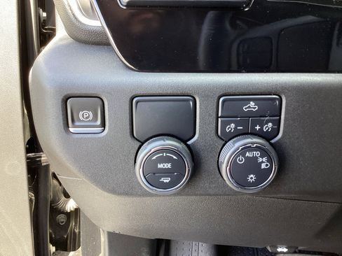 Used 2023 Chevrolet Silverado 1500 LT image 32