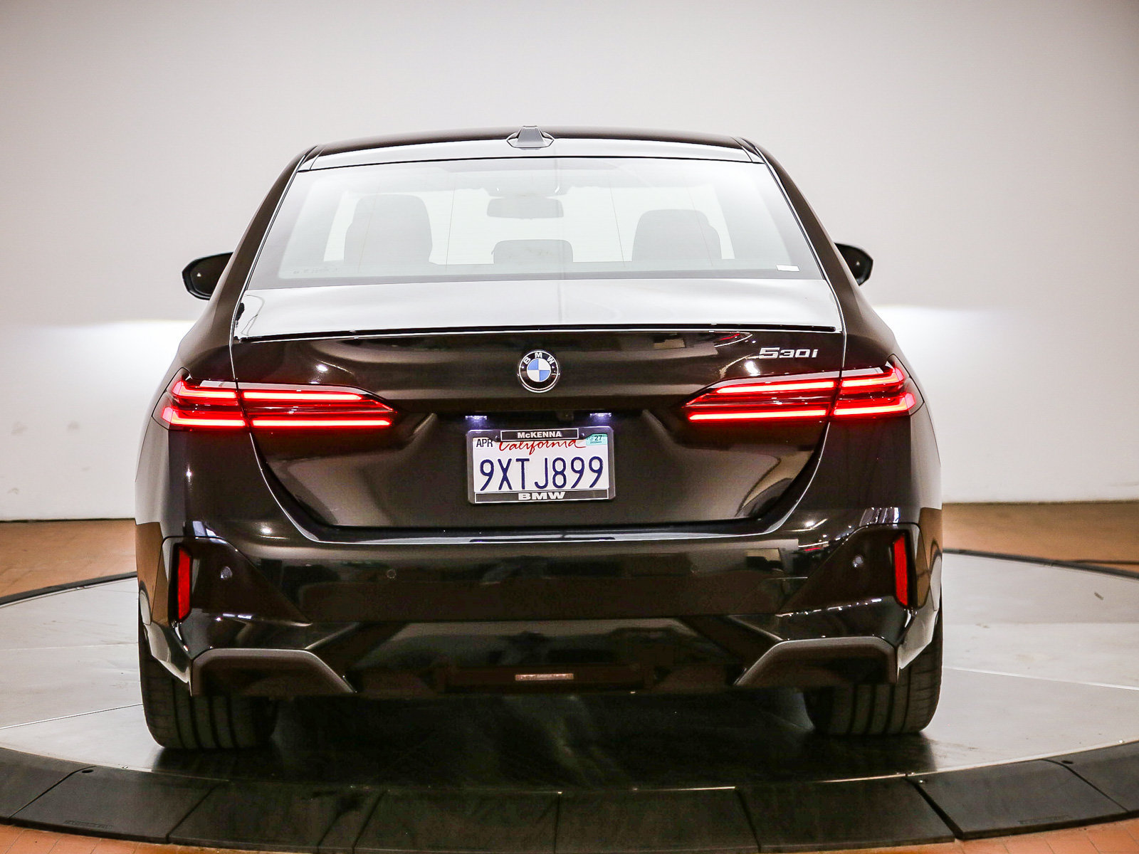 Used 2026 BMW 530i w/ M Sport Package RWD image 6