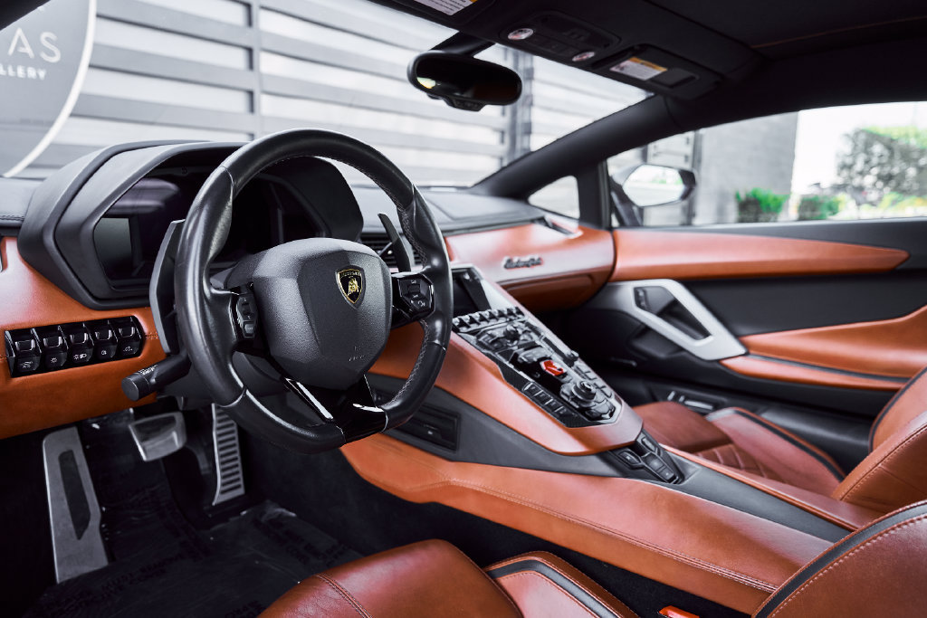 Used 2018 Lamborghini Aventador S AWD/4WD image 2
