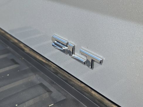 Used 2018 GMC Sierra 1500 SLT w/ SLT Premium Package AWD/4WD image 16