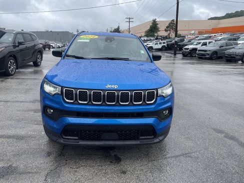 Used 2024 Jeep Compass Latitude AWD/4WD image 5