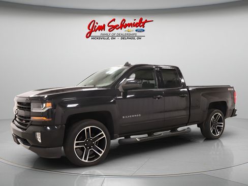 Used 2017 Chevrolet Silverado 1500 LT w/ LPO, Black Pack AWD/4WD image 2