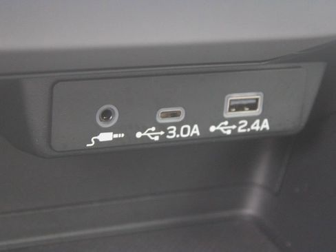 Used 2025 Subaru Crosstrek 2.0i Premium image 18