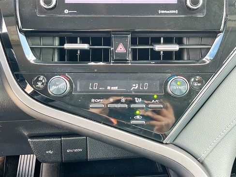 Used 2024 Toyota Camry SE w/ Convenience Package image 30
