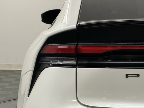 Used 2024 Toyota Prius LE image 9