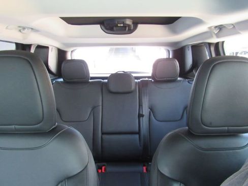 Used 2019 Jeep Renegade Limited image 34