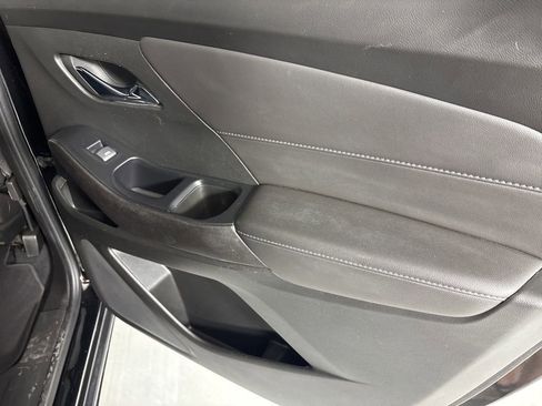 Used 2023 Chevrolet Traverse LT FWD image 24
