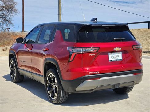 Used 2025 Chevrolet Equinox LT w/ Safety and Technology Package image 8