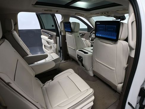 Used 2024 GMC Yukon XL Denali w/ Advanced Technology Package AWD/4WD image 57