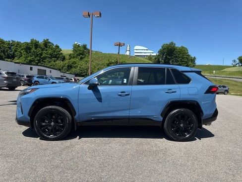 Used 2023 Toyota RAV4 SE w/ Convenience Package AWD/4WD image 3