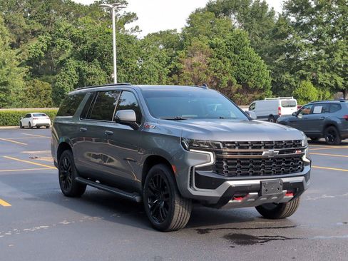 Used 2021 Chevrolet Suburban Z71 w/ Z71 Signature Package AWD/4WD image 8