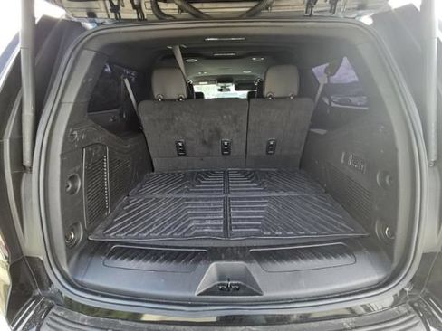 Used 2024 Chevrolet Suburban LT w/ Luxury Package RWD image 8