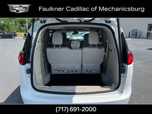 Used 2020 Chrysler Pacifica Limited w/ Advanced Safetytec Group FWD image 14