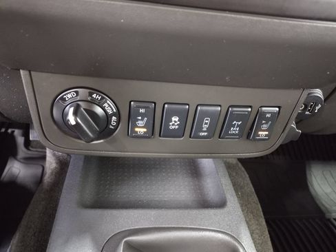 Used 2017 Nissan Frontier PRO-4X AWD/4WD image 26