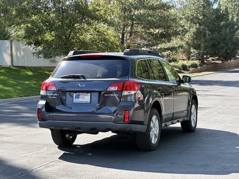 Used 2011 Subaru Outback 2.5i Premium image 2