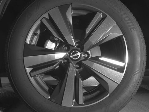Used 2026 Nissan Rogue SL FWD image 13