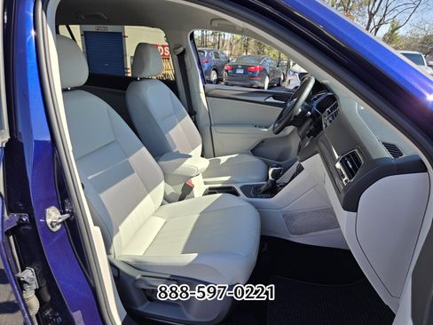 Used 2023 Volkswagen Tiguan SE image 16