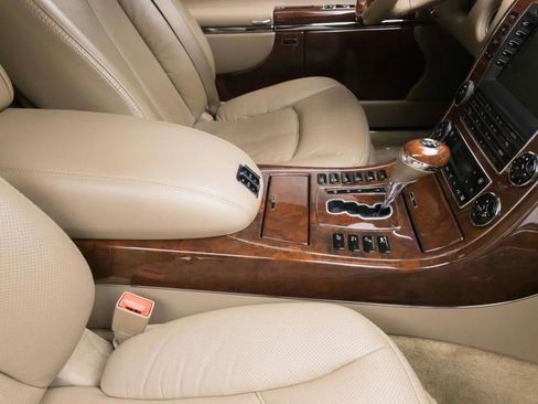 Used 2012 Maybach 62 RWD image 27