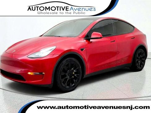 Used 2023 Tesla Model Y Long Range AWD/4WD image 1