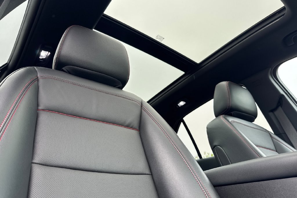 Used 2023 Chevrolet Equinox RS w/ RS Leather Package FWD image 19