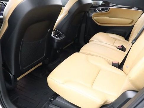 Used 2017 Volvo XC90 T6 Momentum w/ Vision Package image 33