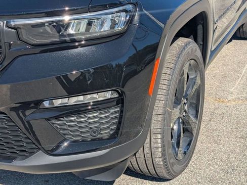 New 2025 Jeep Grand Cherokee Limited w/ Luxury Tech Group II image 12