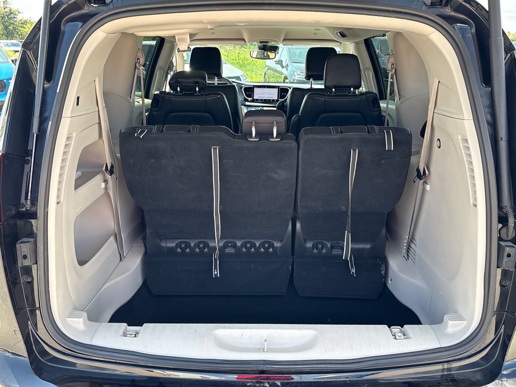 Used 2024 Chrysler Pacifica Touring-L FWD image 30