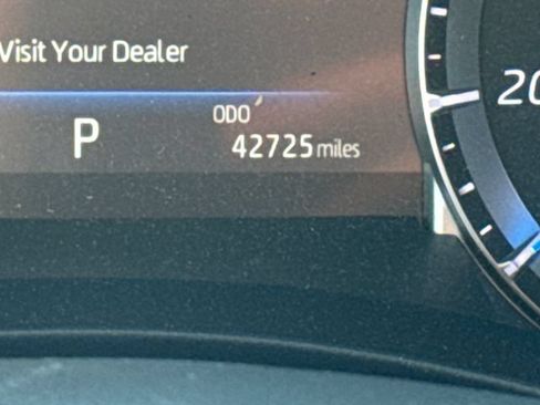 Used 2023 Toyota Highlander XLE AWD/4WD image 29