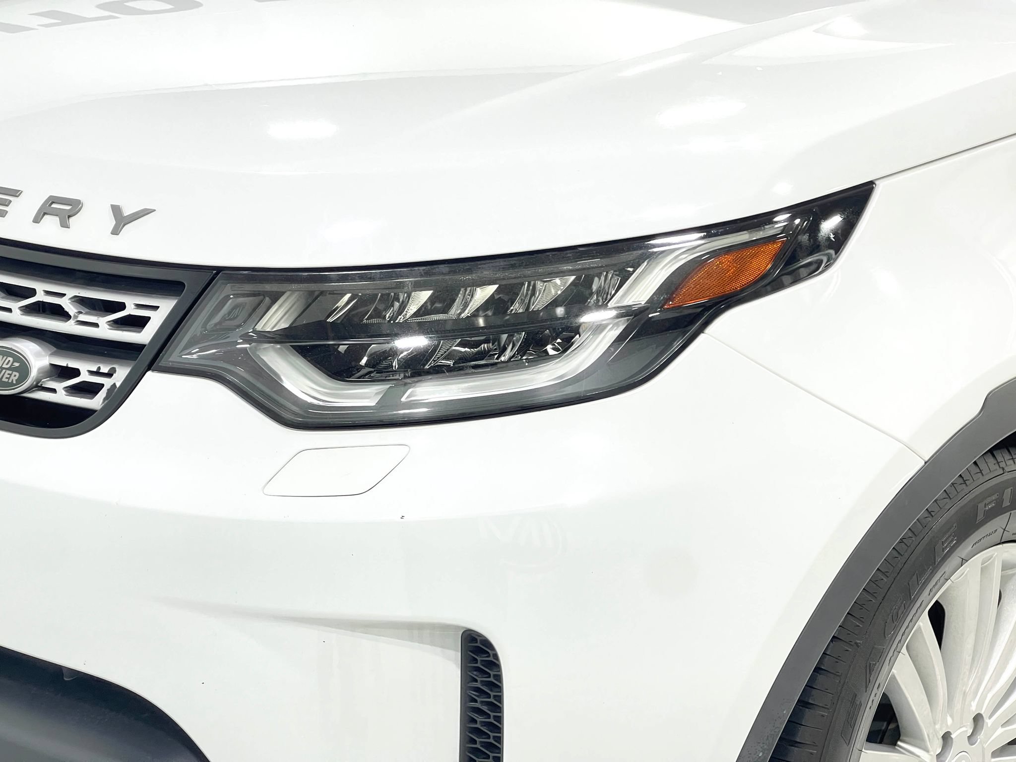 Used 2018 Land Rover Discovery HSE AWD/4WD image 35