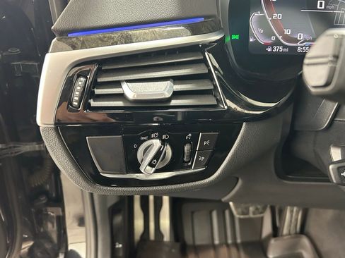 Used 2020 BMW M550i xDrive w/ Executive Package image 27