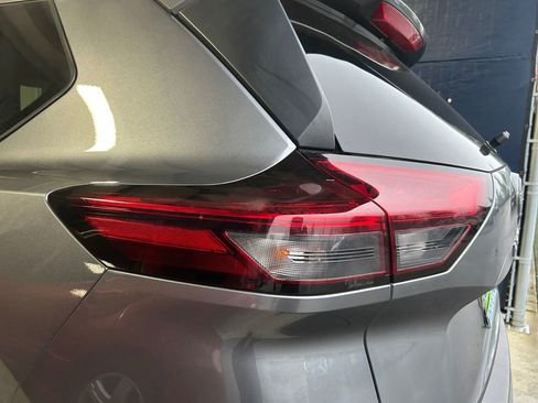 Used 2023 Nissan Rogue S image 35