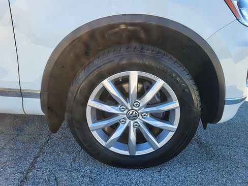 Used 2016 Volkswagen Touareg Sport image 33