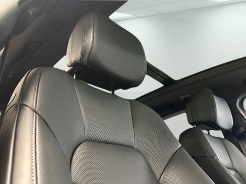 New 2025 Porsche Macan image 18