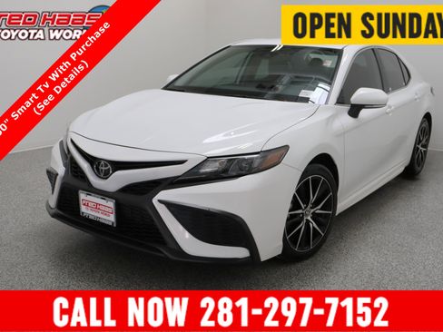 Used 2024 Toyota Camry SE image 1