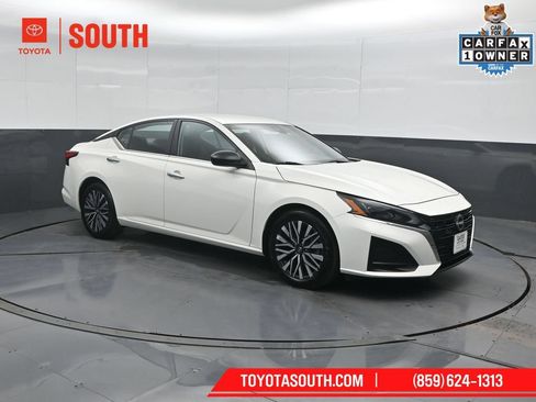 Used 2025 Nissan Altima 2.5 SV FWD image 4
