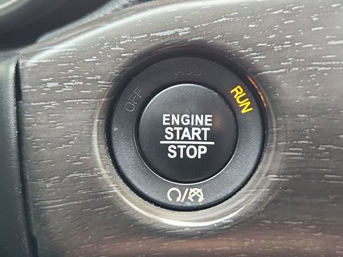 Used 2018 Jeep Grand Cherokee Laredo RWD image 16