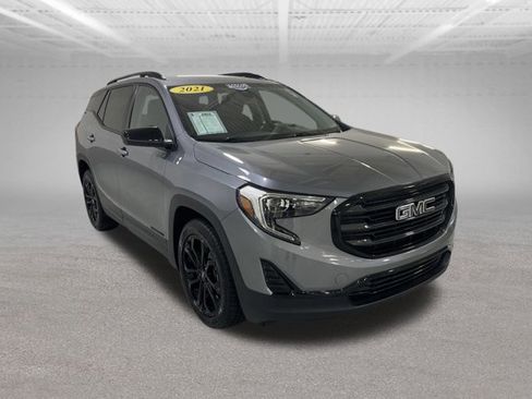 Used 2021 GMC Terrain SLE w/ Driver Convenience Package image 4