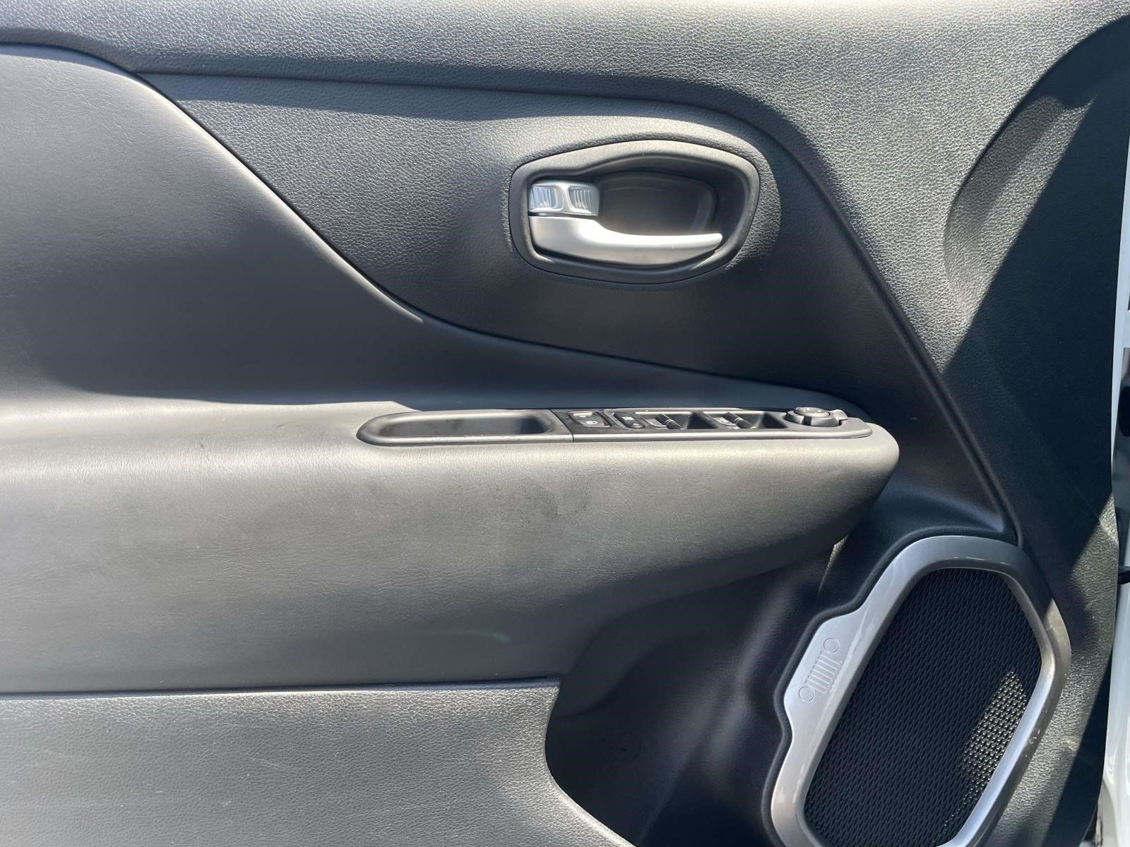 Used 2023 Jeep Renegade Limited AWD/4WD image 15
