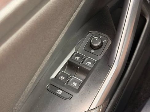 Used 2024 Volkswagen Jetta SE FWD image 24